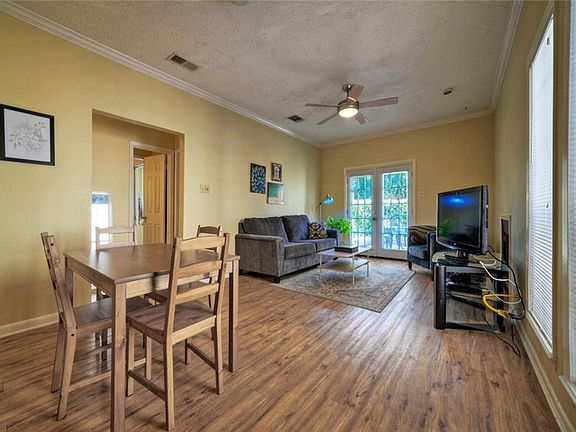 5th image of 711 W 21st St #102
