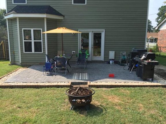 2nd image of 1418 Hawthorne Dr