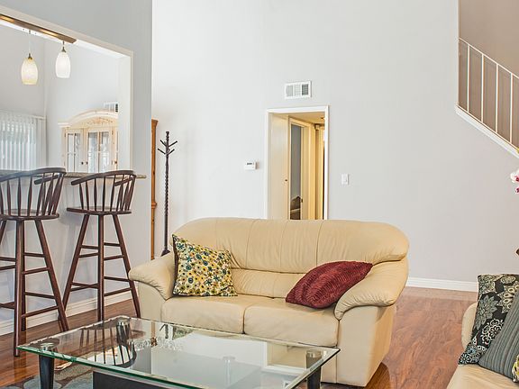 Living Room Vaulted Ceiling 