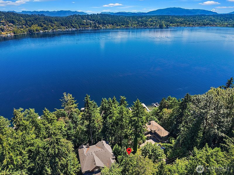3rd image of 1464 W Lake Sammamish Parkway