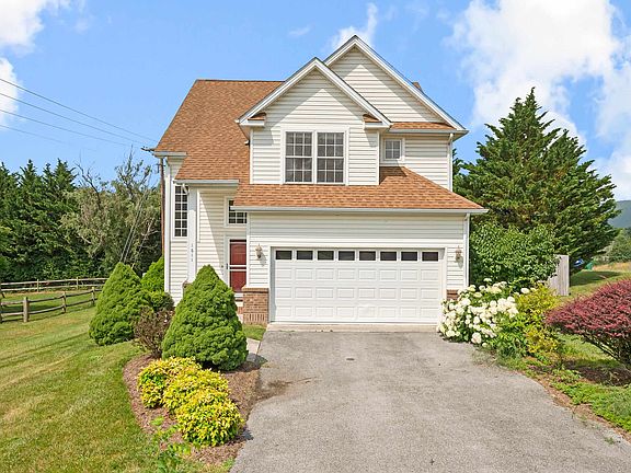 2nd image of 1611 Winslow Dr