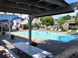 8523 Caenen Lake Ct, Lenexa, KS 66215
