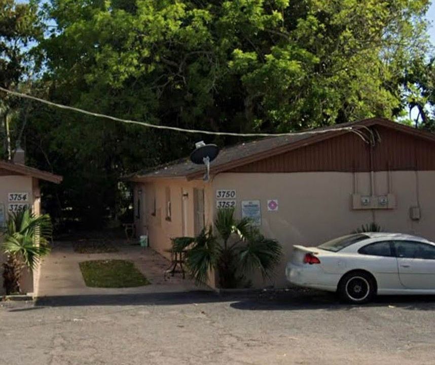 1st image of 3752 Desoto Ave