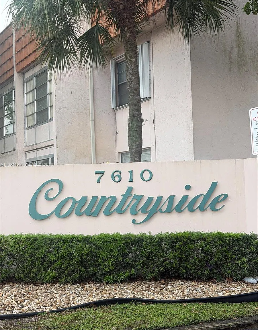 Countryside Condo — Photo 1