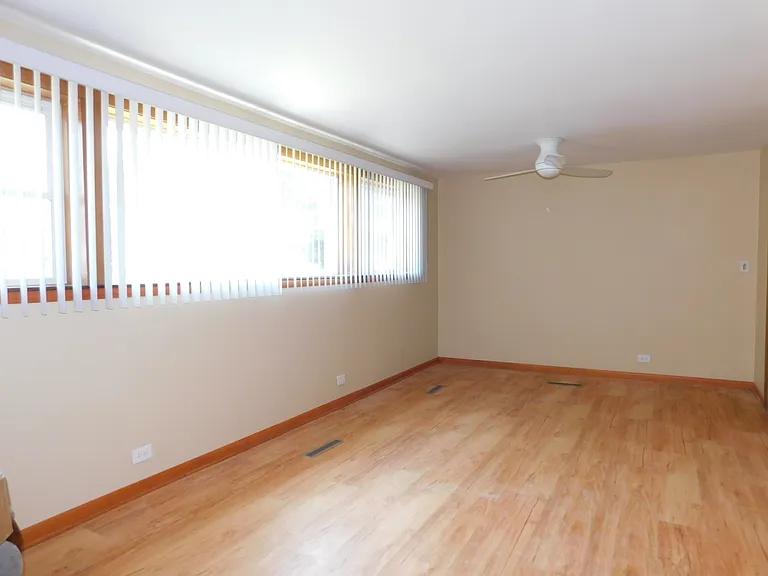 7258 W Crain St — Photo 1