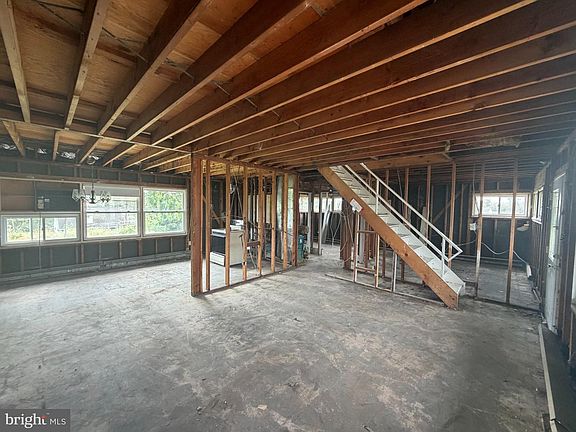 5th image of 14 Circle Rd