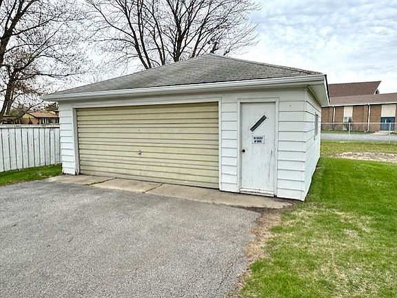 4th image of 16779 Cottage Grove Ave