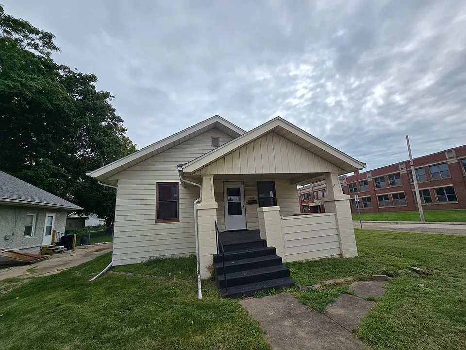 622 Hannah St