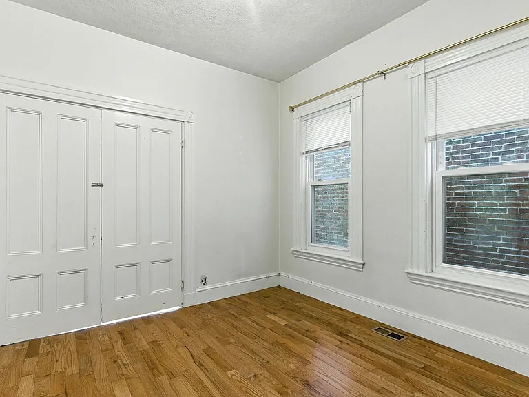 647 E 3rd St #1 — Photo 7