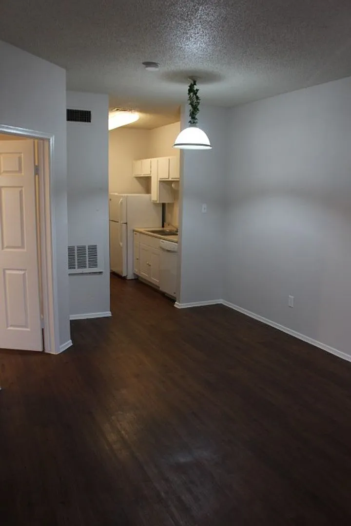 Edgecreek Condo for Lease — Photo 2