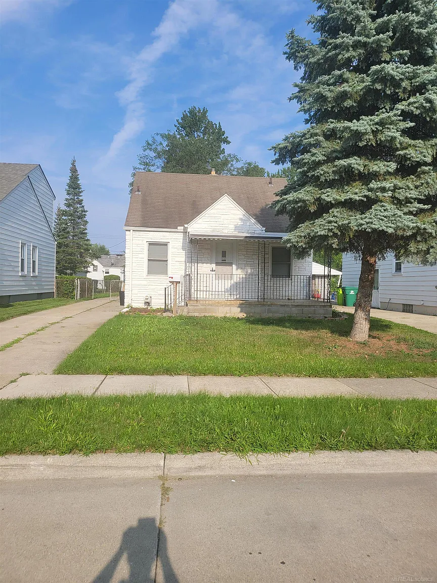 22042 Gascony Ave photo 1