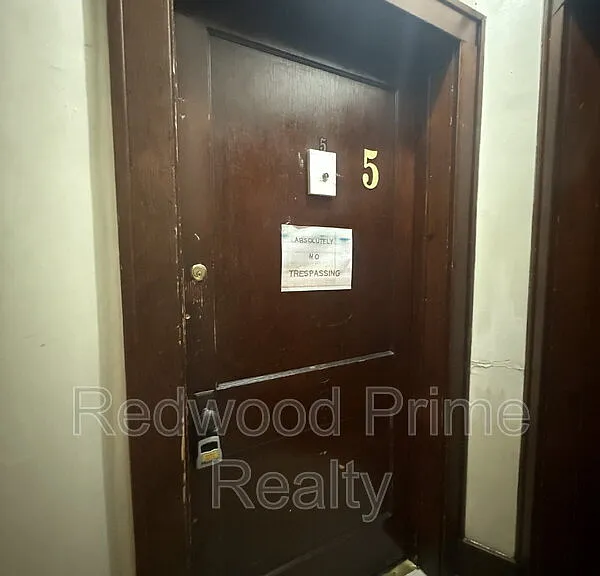 110 Lloyd St #5 — Photo 2
