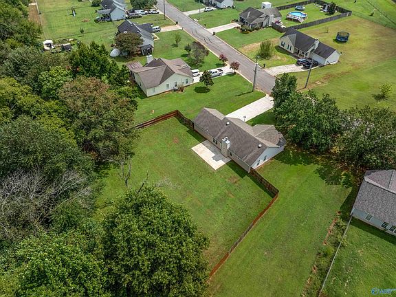 2nd image of 326 Earnhardt Dr