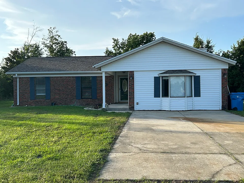 3749 Greentree Cir