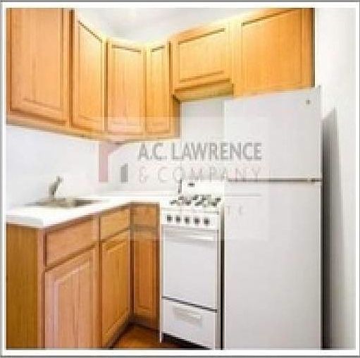 2nd image of 1372 1st Ave APT 1