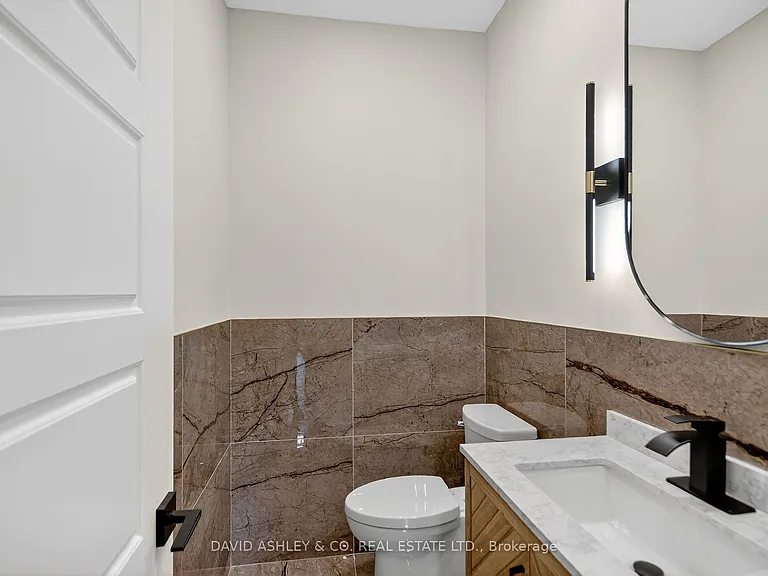 612 W Tweedsmuir Ave #MAIN — Photo 10
