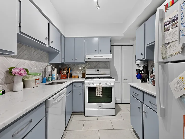 715 A St NE — Photo 10