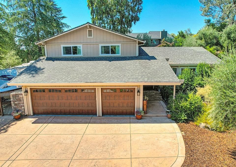 1st image of 116 Berry Creek Dr