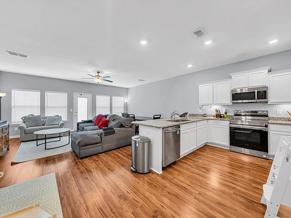 3rd image of 5613 Dockside Dr