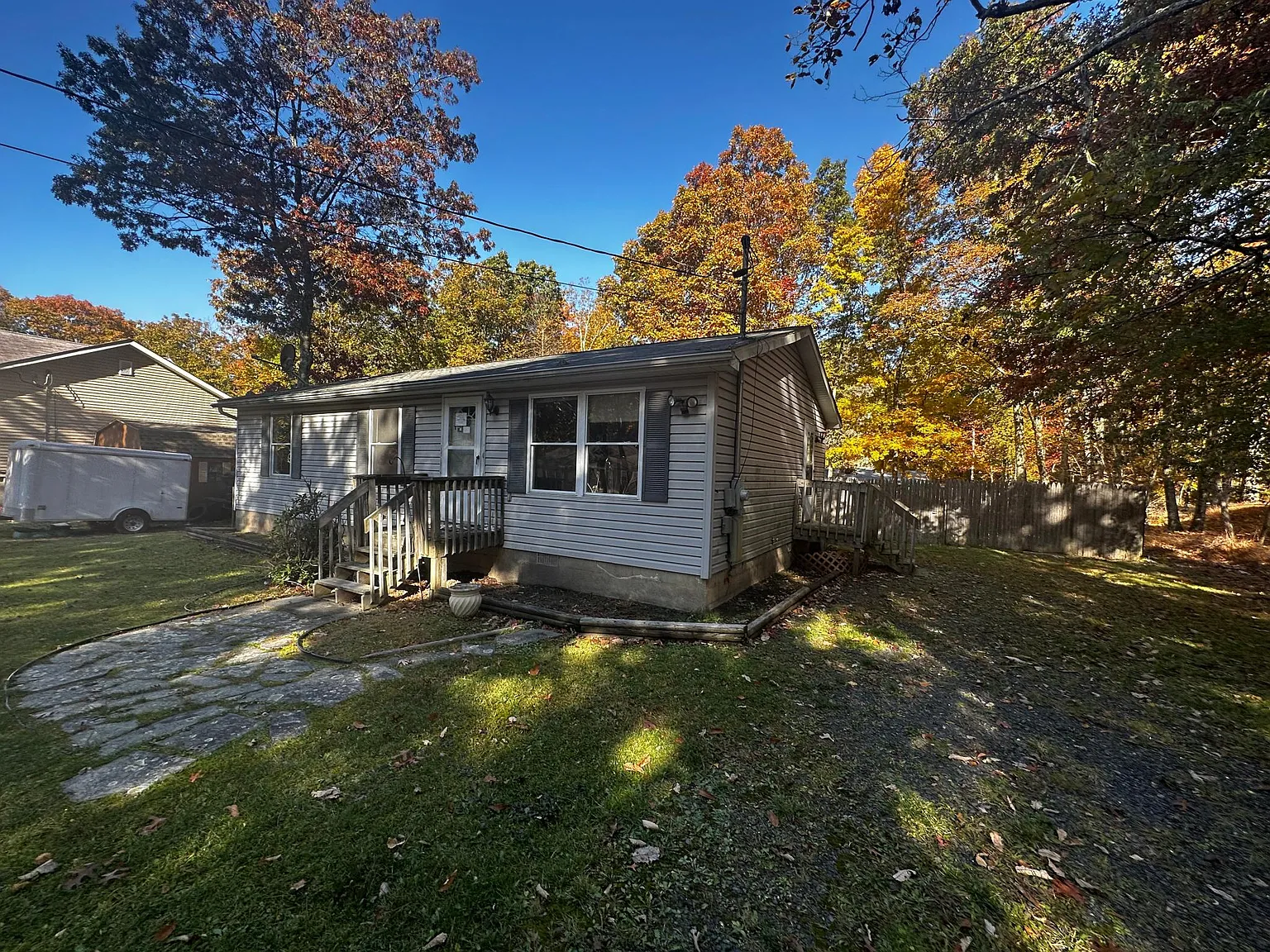 949 Mohican Rd — Photo 2