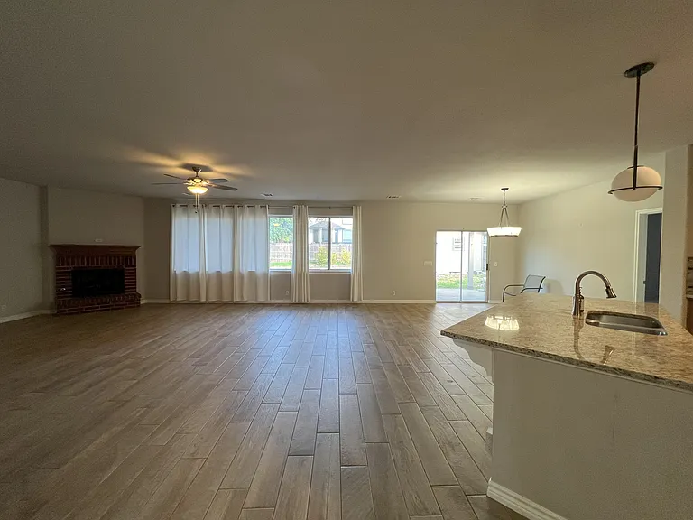 1112 Vanderbilt Cir — Photo 5