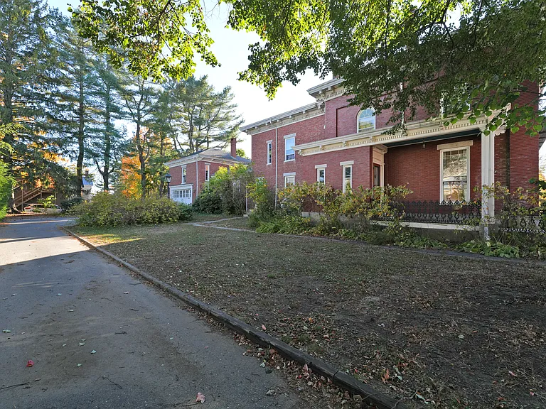 11 Lincoln St — Photo 39