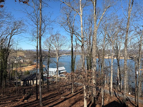 4th image of 2066 Lakewood Dr