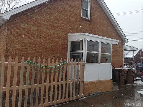 3rd image of 90 Warsaw St