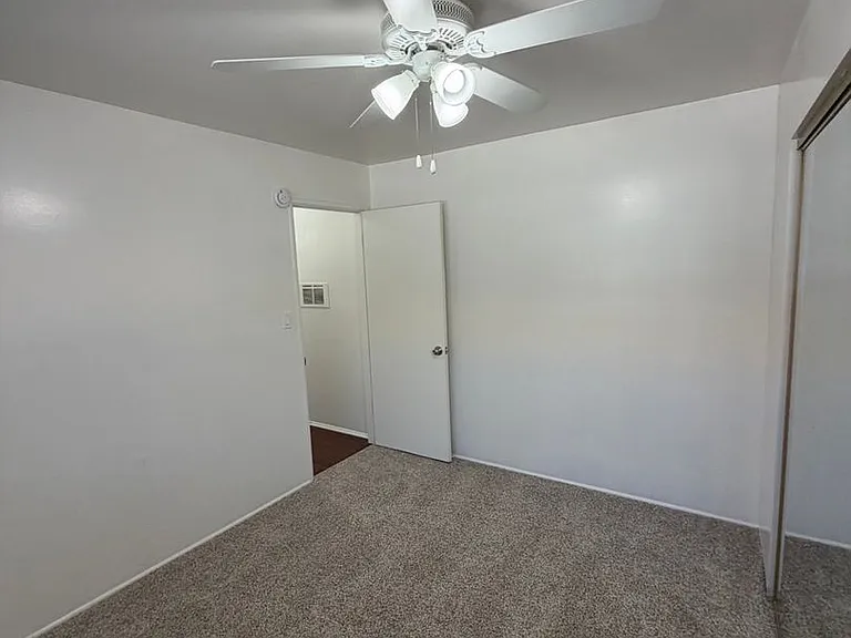 Spacious 2-bedroom apartment for rent — Photo 20