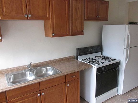 4th image of 230 Milford Ave