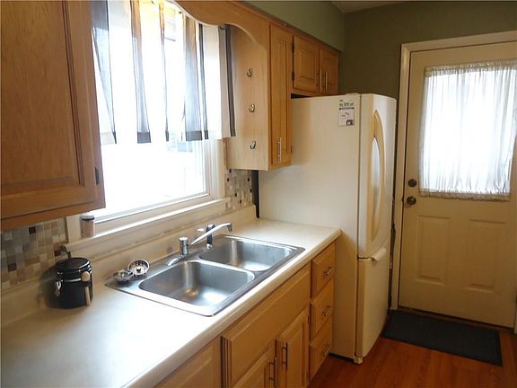 4th image of 2115 S Manor Dr