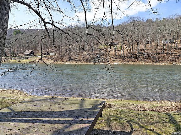 4th image of 860 River Road