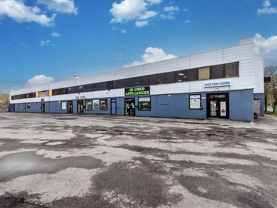 2425 Hyde Park Blvd