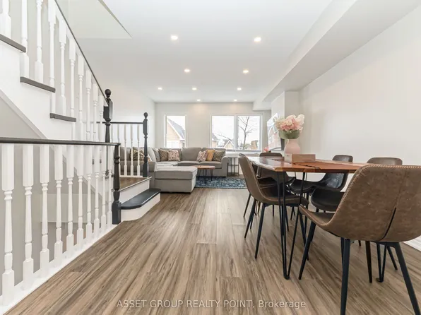1751 Lampman Ave #33, Burlington, ON L7L 6W2