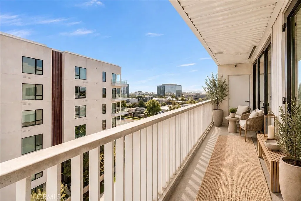 2 bed, 1769 sqft, $5,500 — Photo 1