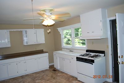 144 Dexter Ave Kitchen