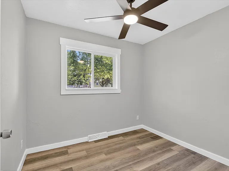 759 Howland Ave #B — Photo 8