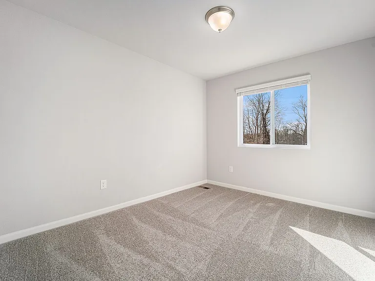 2385 Richardson Ct — Photo 9