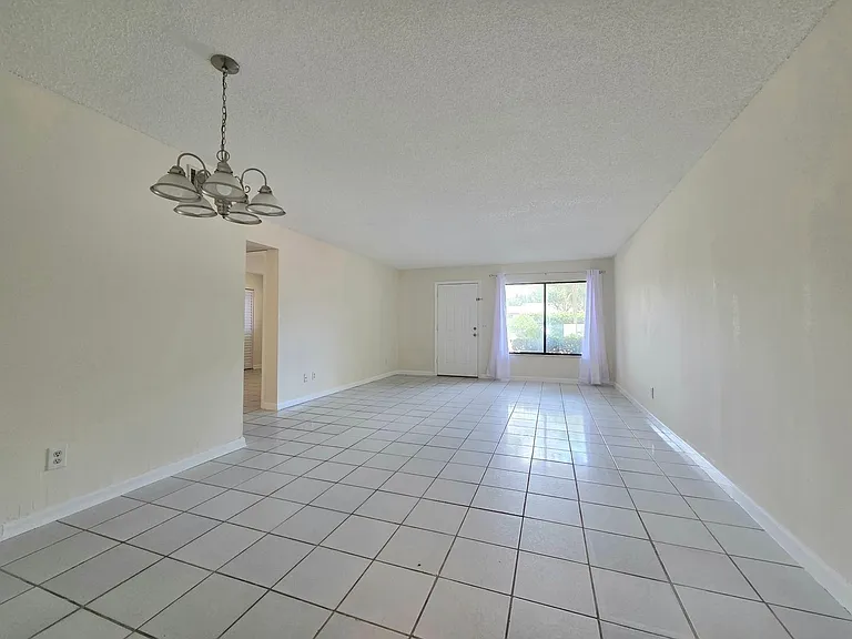 605 Northlake Blvd #48 — Photo 3