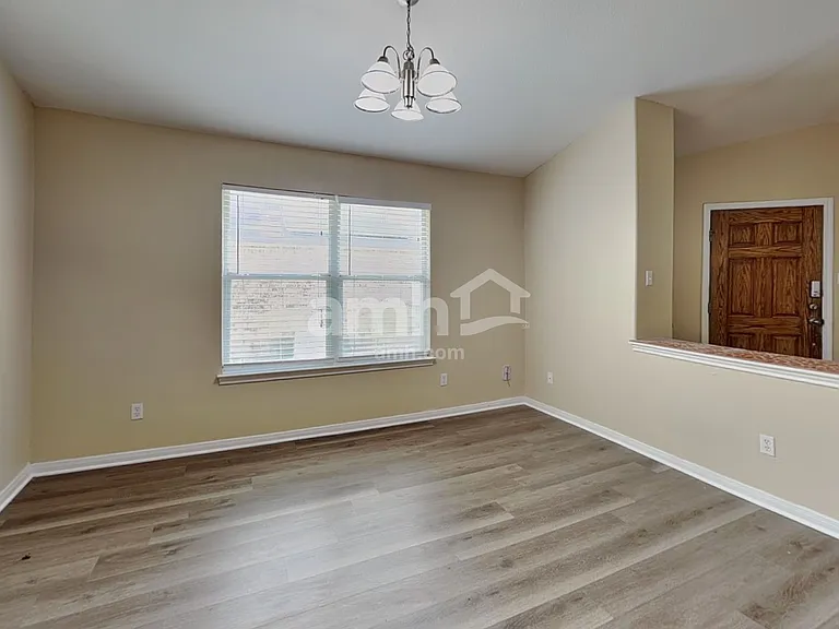 160 Bloomsbury Dr — Photo 8