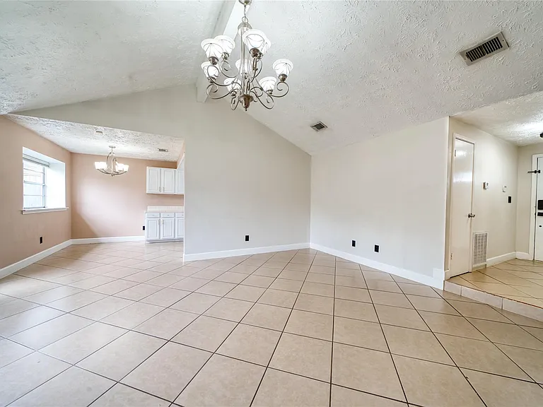 1323 Oakengates Dr — Photo 15