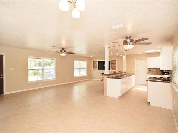 3rd image of 3628 Lakewood Dr