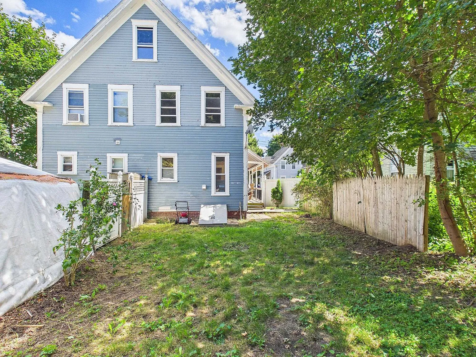 3 bed, 1.0 bath, 1420 sqft, $2,700 — Photo 2