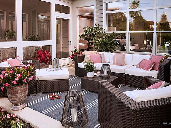 A view of the private courtyard of the Torino model.