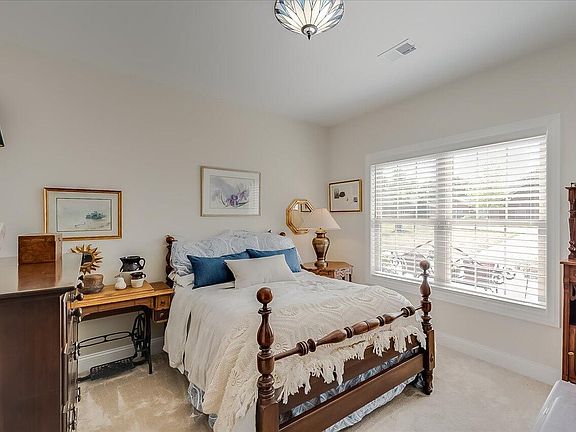 5th image of 2041 Berry Hill Dr