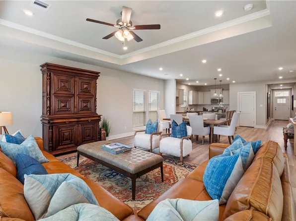 6303 Raleigh Dr, College Station, TX 77845