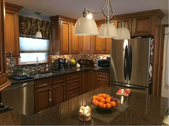 3rd image of 100 Pheasant Dr