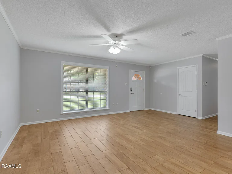 118 Village Green Dr — Photo 5