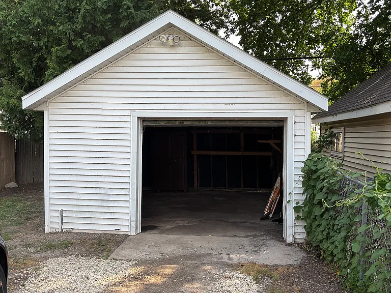 635 Shawano Ave — Photo 5