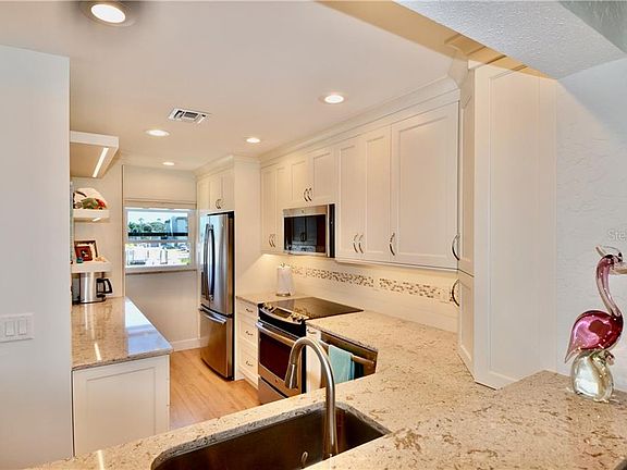 3rd image of 950 Tarpon Center Dr APT 207